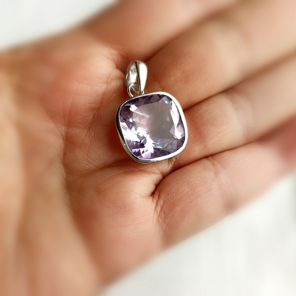 BEAUTIFUL 14ct Brazilian Amethyst in Sterling Silver pendant for necklace - Picture 6 of 11